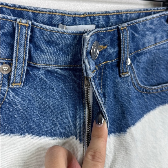 Gianni Bini Women’s Size 27 Two Tone Blue and White Denim Jean Shorts - Picture 3 of 7